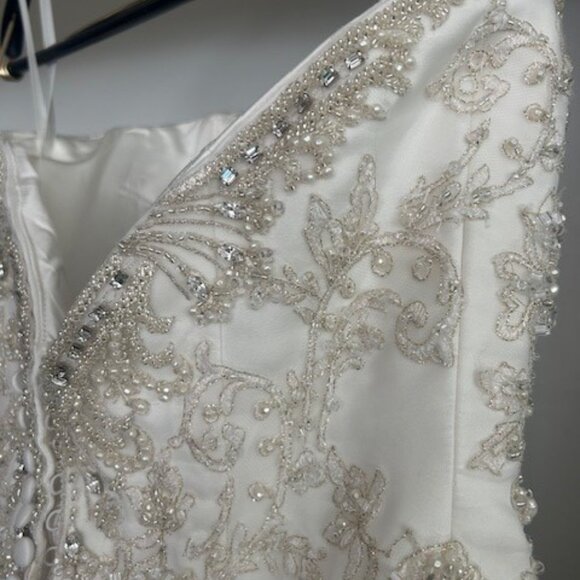 Custom wedding gown - Picture 3 of 16